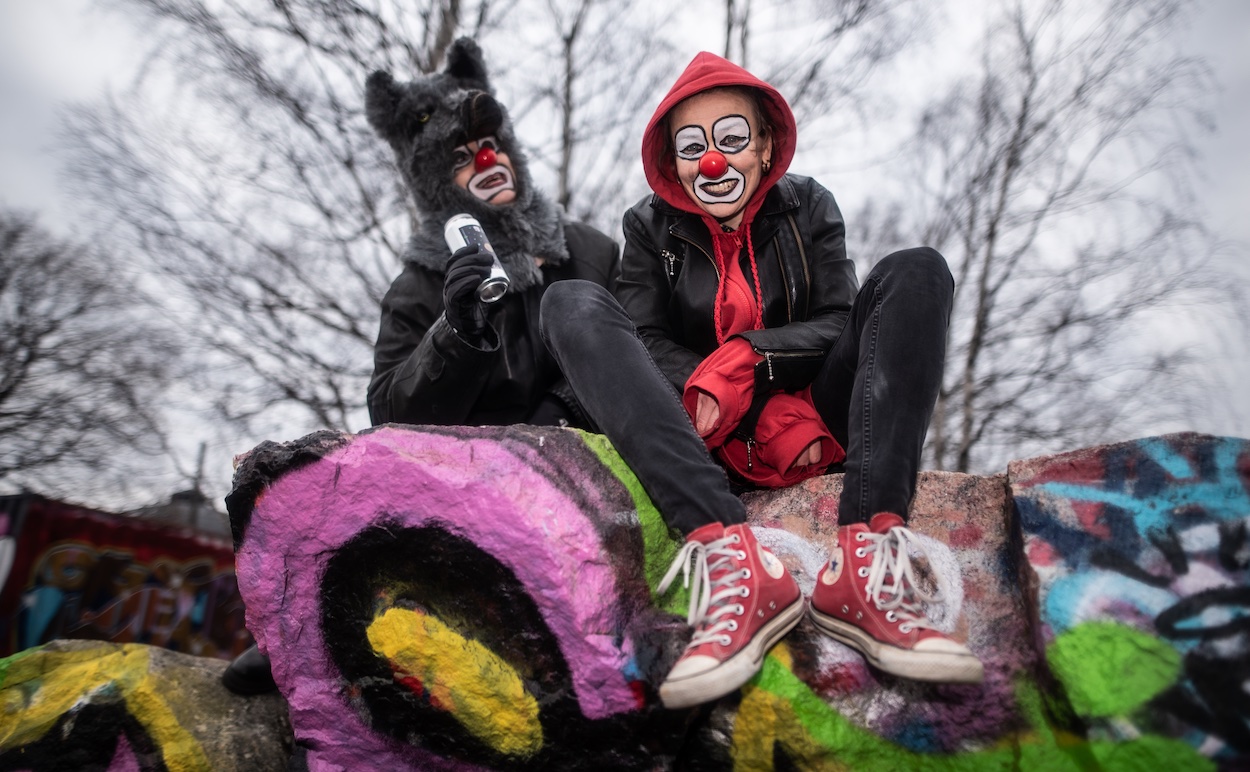 Punahilkka K13 esityskuva