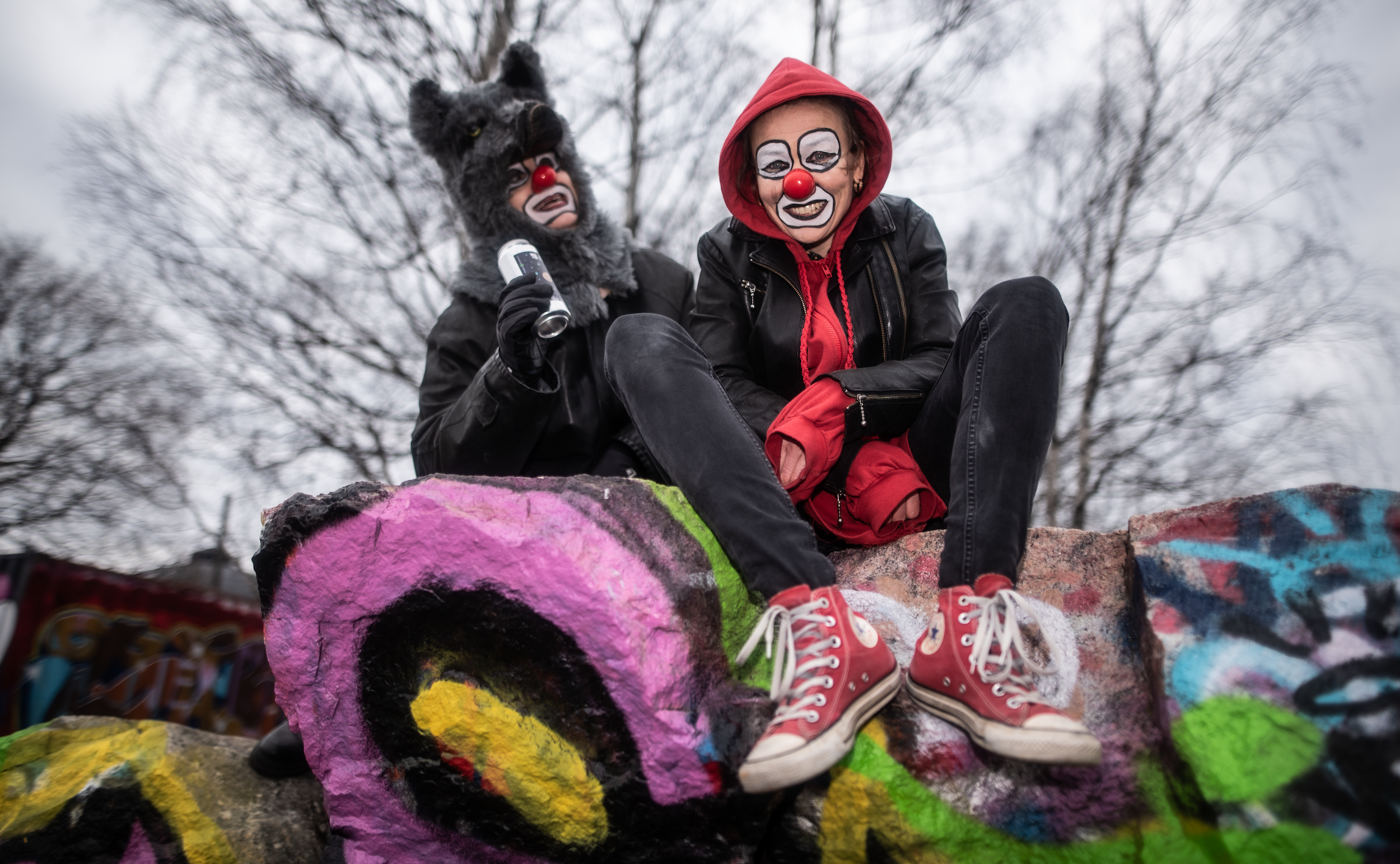 Punahilkka K13 esityskuva